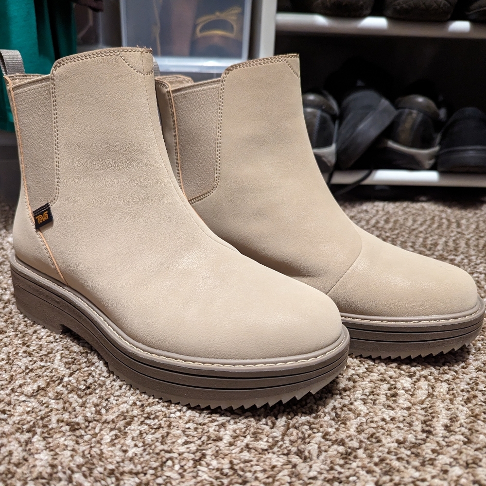 EUC Teva Chelsea Boot